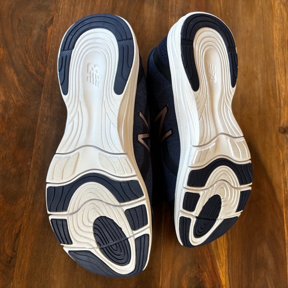 New Balance 711 V3 Womens Blue Running Shoes sz 7 - Picture 8 of 8